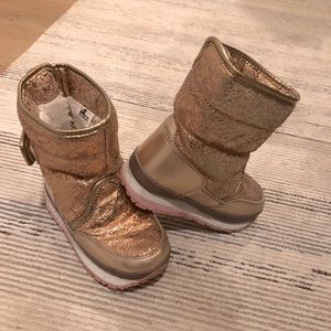 Girls rubber duck rose gold snow/winter boots.